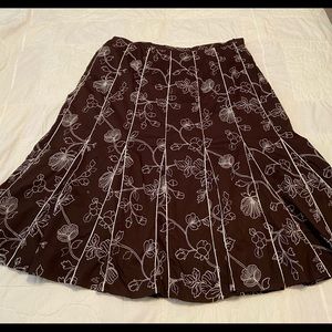 JM COLLECTION WOMAN Brown w white embroidery skirt size 18.